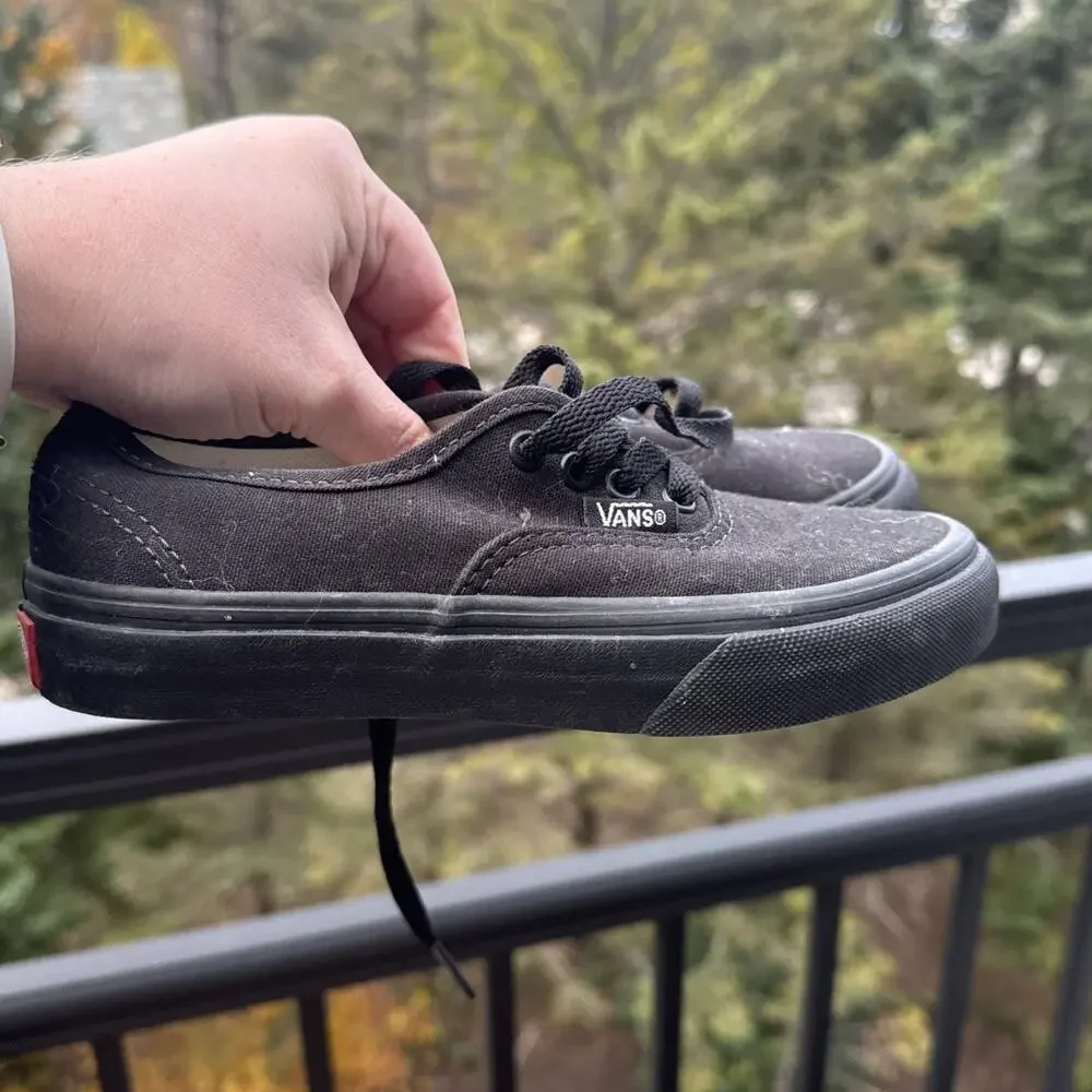 VANS Sneakers Youth Black Lace-Up Shoe Size 1.5 US Kids UK 1.0 Boys Girls Skids